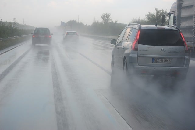 safe driving |hydroplaning 